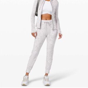 Lululemon Athletica Ready to Crush White Velvet Joggers Pants 8